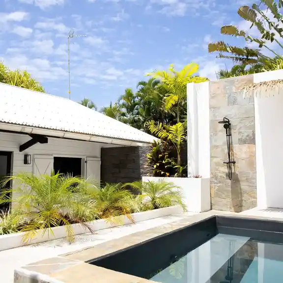 Piscine et douche